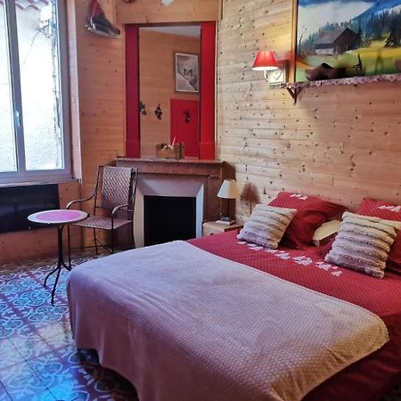 Le Mimosa Panzió Saint-Saturnin-de-Lucian Kültér fotó